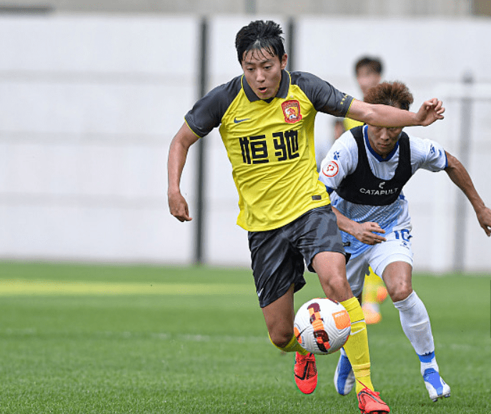 包含中超倒计时，阿斯顿维拉冲刺阶段远射贴柱，细节引发关注，赛场秩序良好，赛季目标并未改变的词条-奇异果网页版